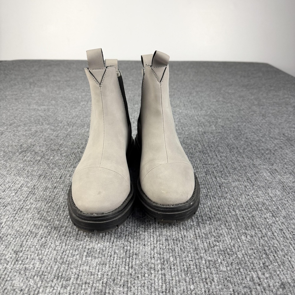 TOMS Chelsea‎ Boots Womens Size 7 Gray Ankle Lug Sole Platform Heel Pull On